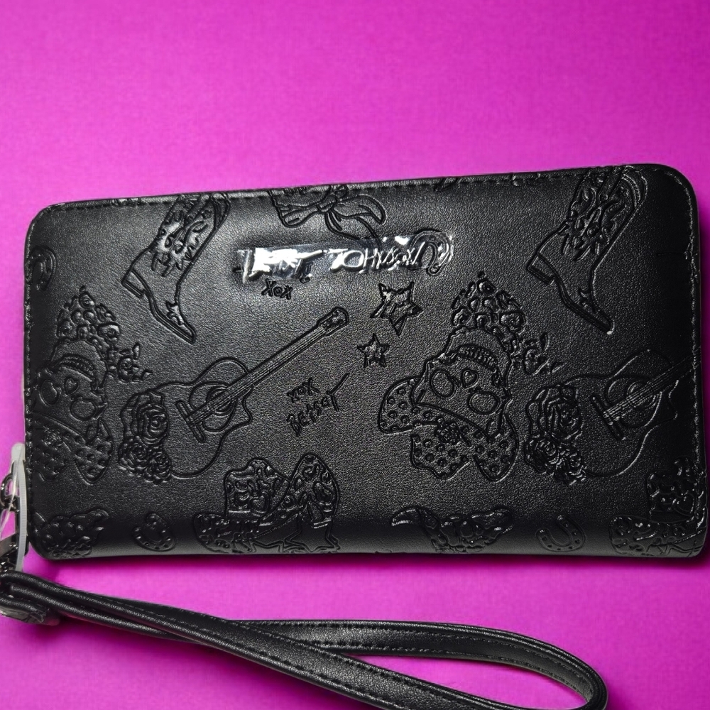 NEW Betsey Johnson Black Western Skull Embossed Zip Around Wallet Wristlet Strap